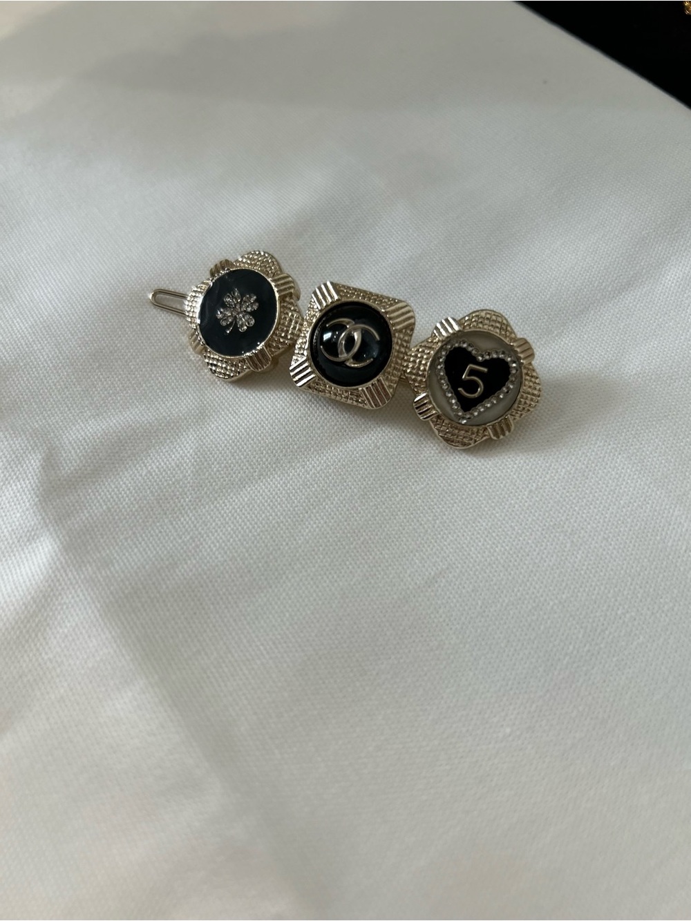 Authentic chanel hair clip